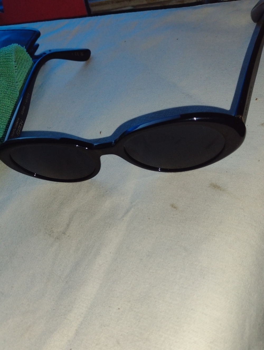 Classic Black Round Women's Sunglasses